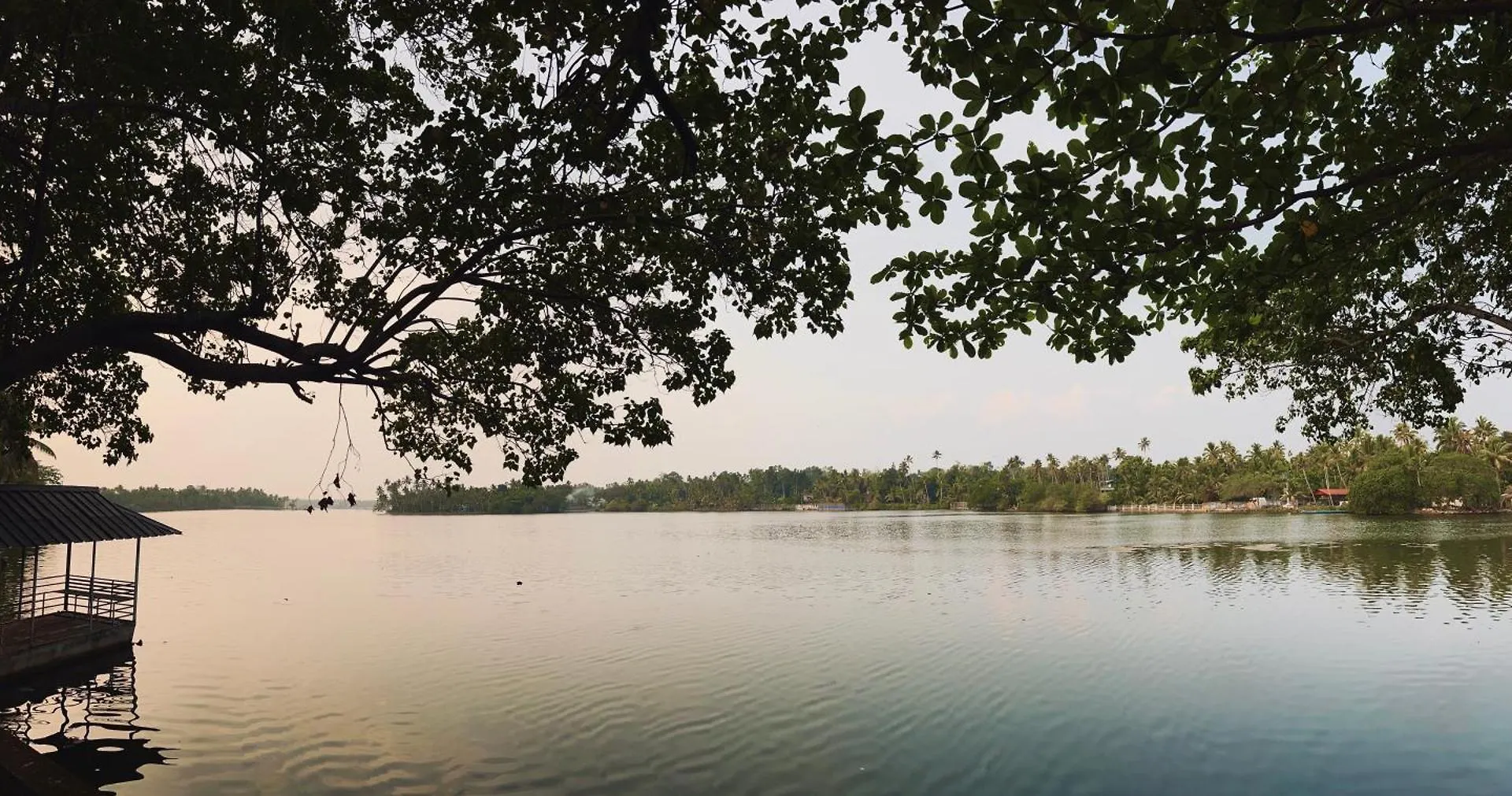 Waterfront By Palmyra Apartment Kollam Homestay