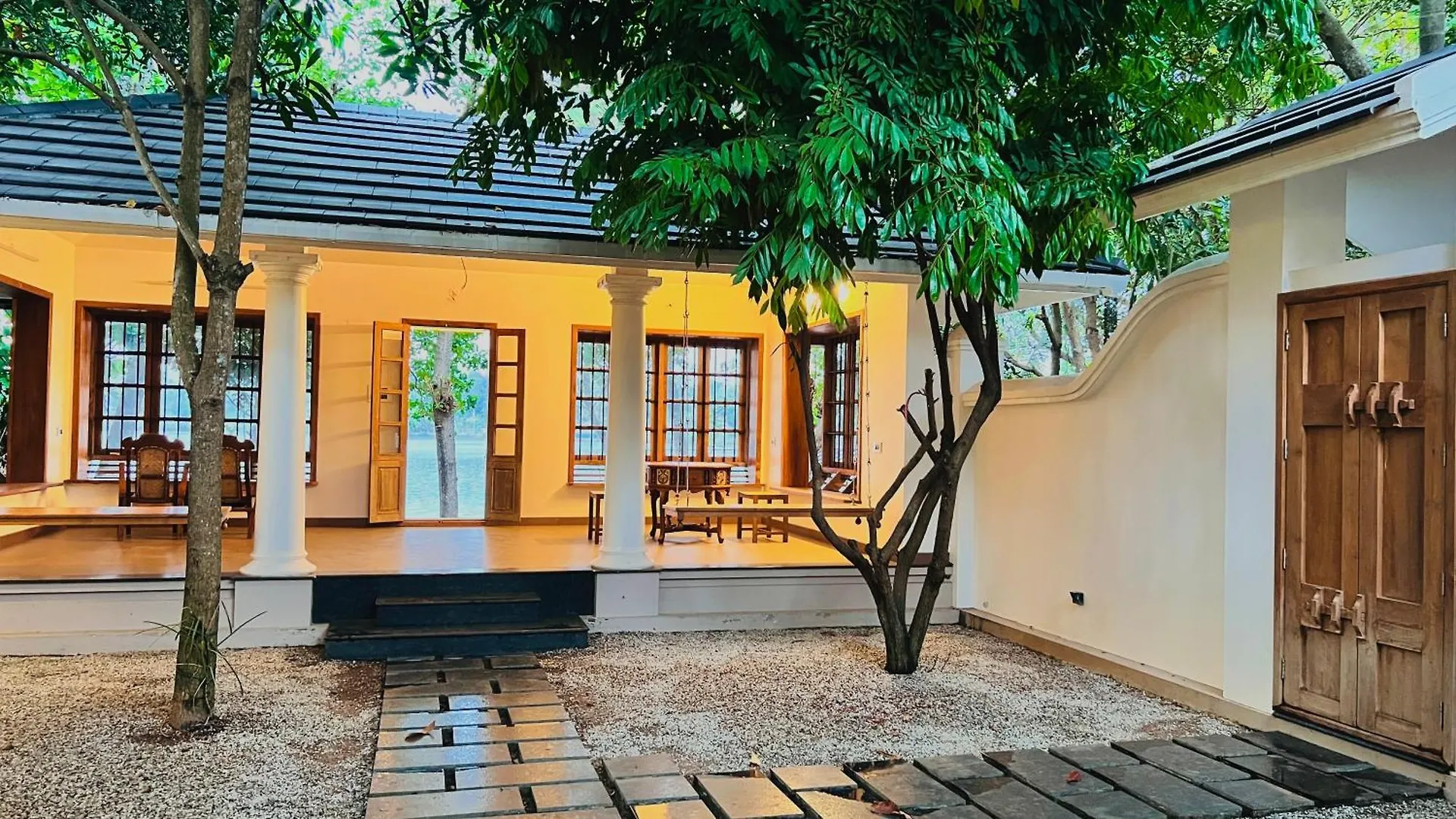 Homestay Waterfront By Palmyra Apartment Kollam