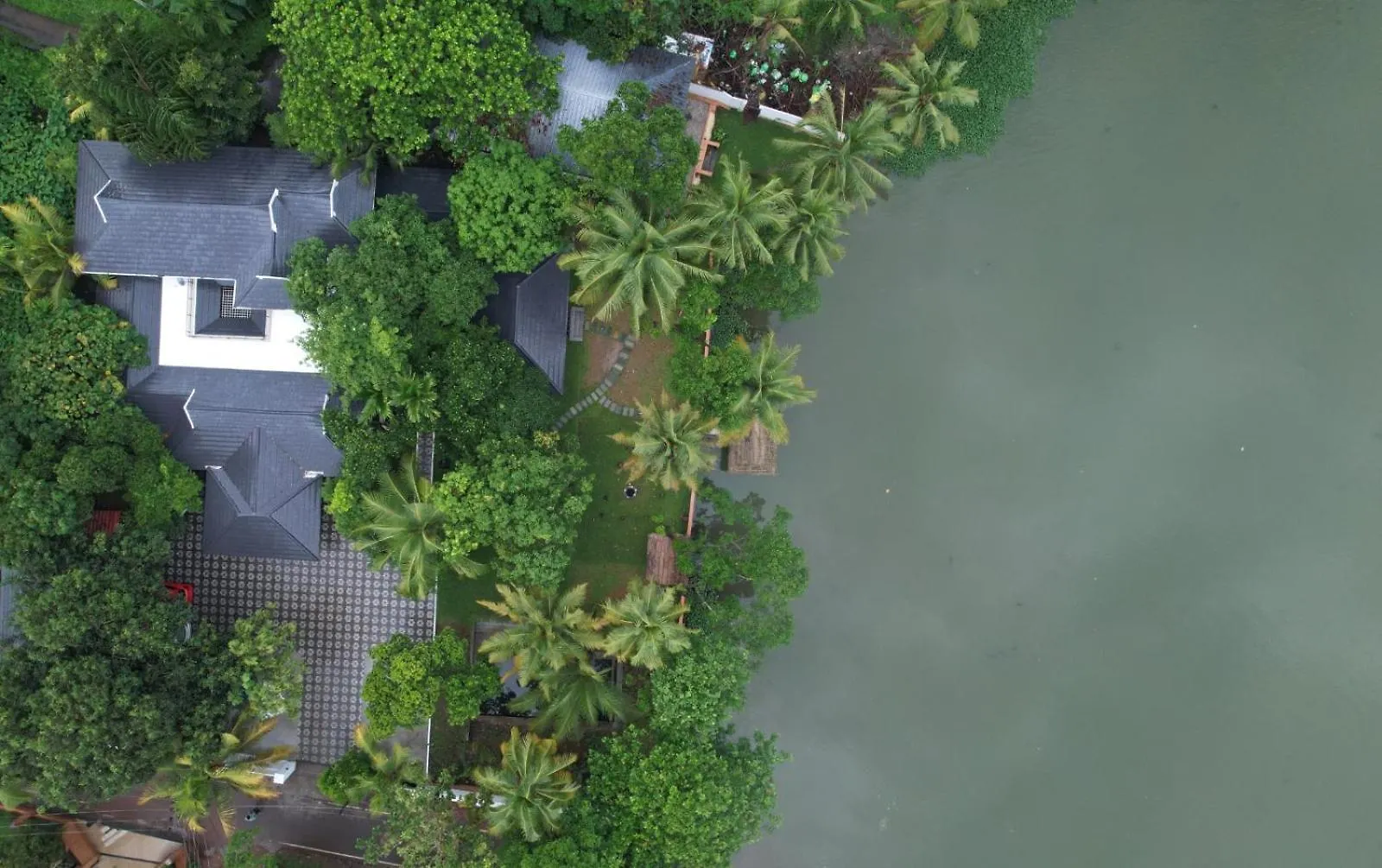 Waterfront By Palmyra Apartment Kollam 0*,