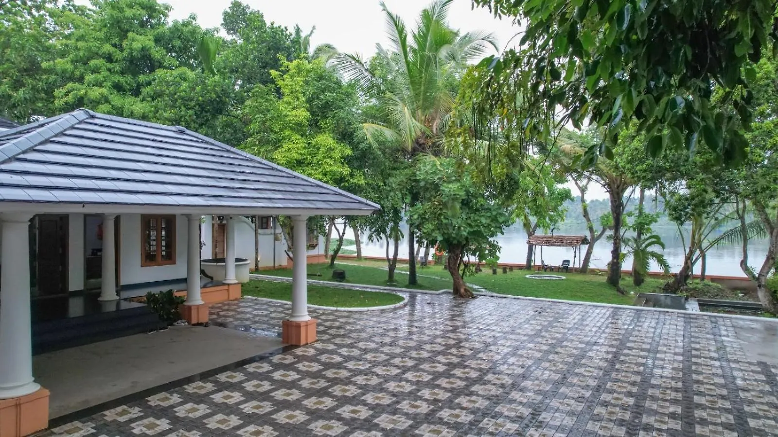 Waterfront By Palmyra Apartment Kollam Homestay